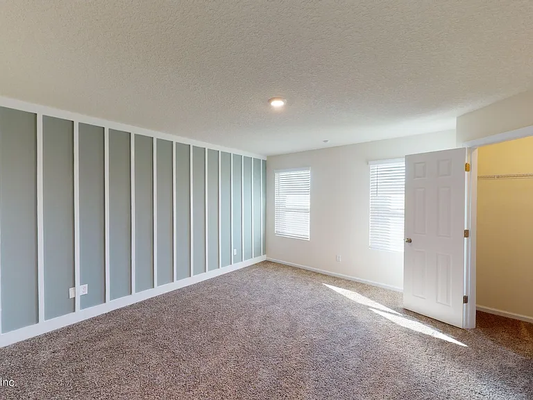 810 Capitol Pkwy — Photo 11