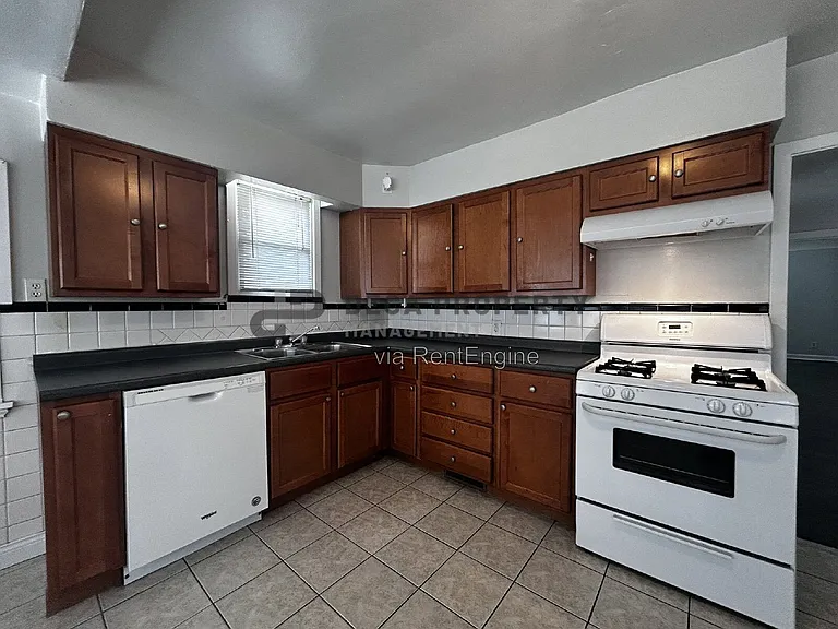 7026 Bancroft Ave — Photo 7