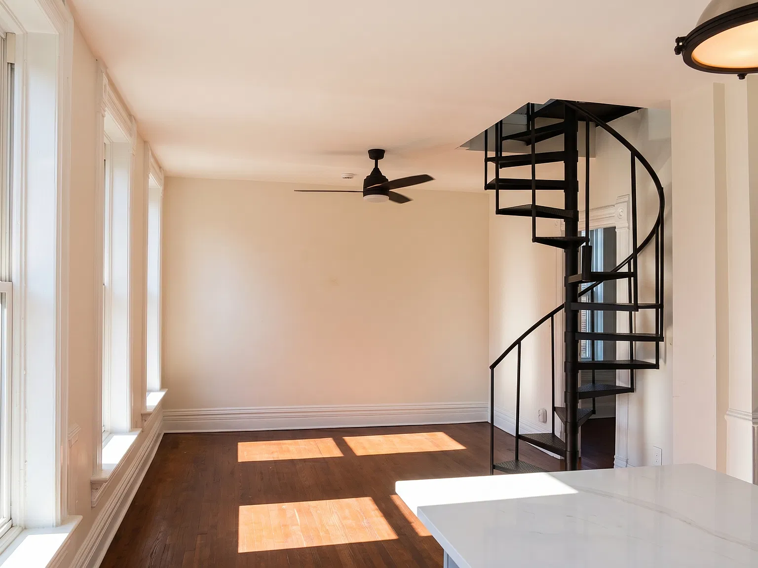 2 bed, 800 sqft, $2,800 — Photo 2