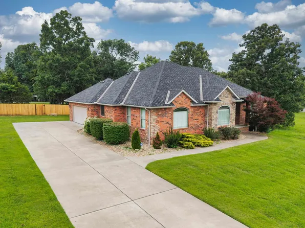 214 S Sheeks Dr, Mountain Home, AR 72653