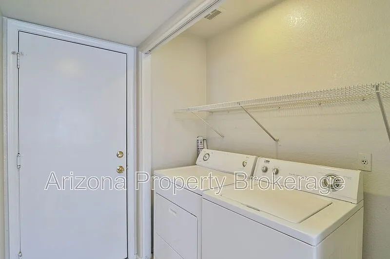 3 bed, 2.5 bath, 1365 sqft, $1,945 — Photo 4