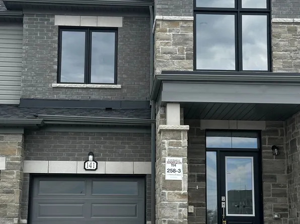 141 Fenchurch Mnr, Barrie, ON L9J 0B7