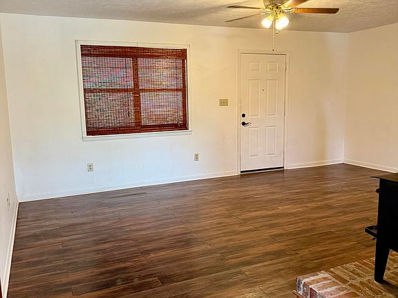3rd image of 3954 Pauldin Rd