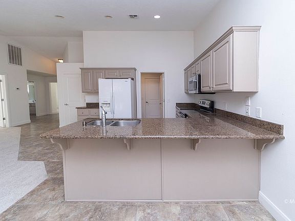 4th image of 829 Santa Maria Way