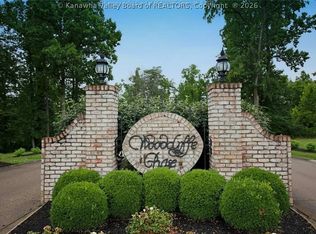 601 Ridgemont Rd, Hurricane, WV 25526