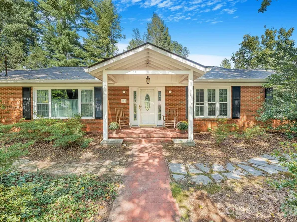1 Pheasant Ridge Dr, Asheville, NC 28804