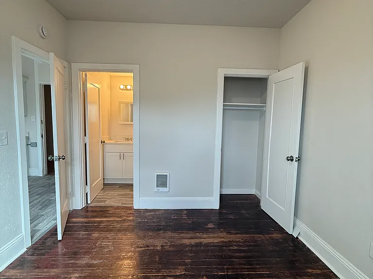 209 1/2 Wishkah St #309 — Photo 6