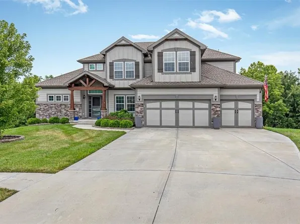 1208 N Silverleaf Ct, Liberty, MO 64068