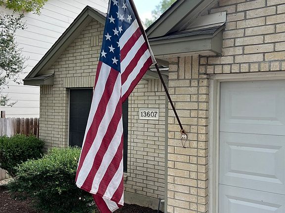 2nd image of 13607 Bridgeview