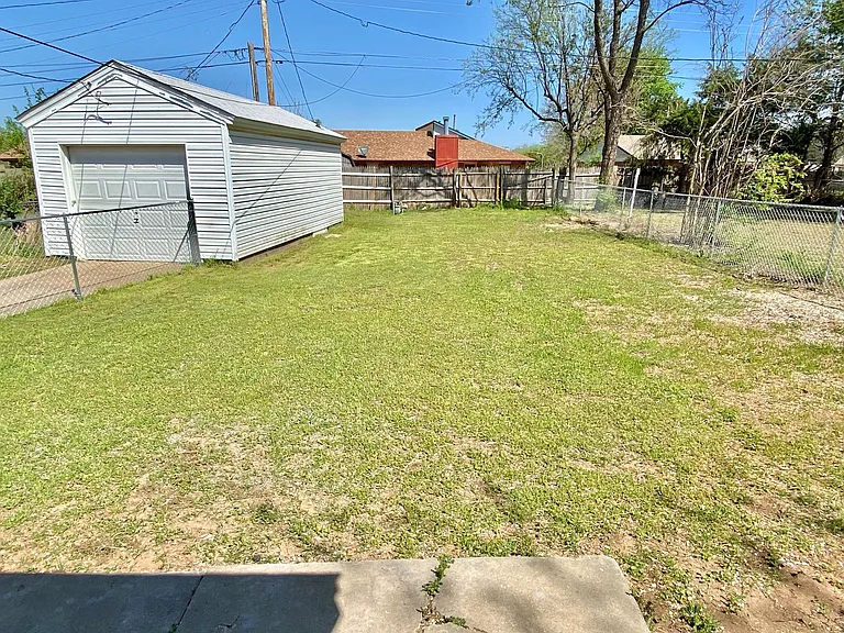 709 E Steed Dr — Photo 5