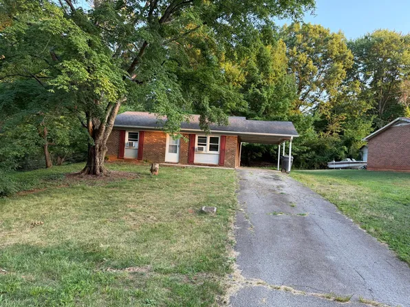 1403 Saxon Ct, Reidsville, NC 27320