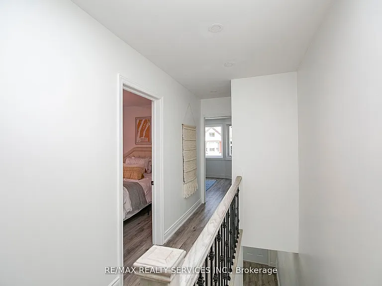 20 Somerset Ave E — Photo 20
