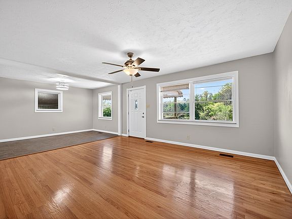 4th image of 3084 Hardy Rd