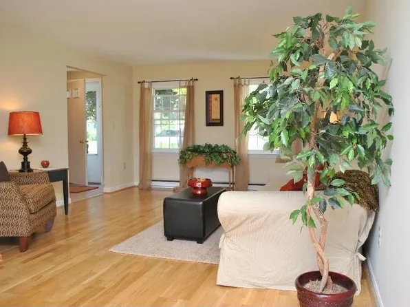 37 Starboard Dr, Cape Elizabeth, ME 04107