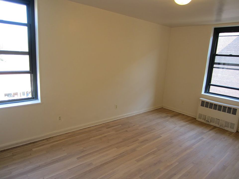 2nd image of 1545 Rhinelander Ave APT 6E