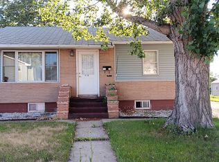 1324 6th St SW, Minot, ND 58701