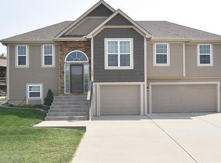 13355 Ridgeview Dr, Platte City, MO 64079