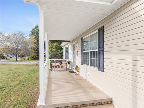 3rd image of 263 Sunny Field Rd