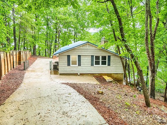 5th image of 42640 Moonshine Dr