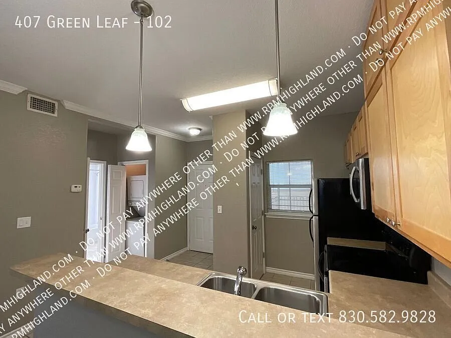 First Floor Unit- 1 Bedroom 1 Bathroom Spacious Apartment In The Beautiful Horseshoe Bay, Tx. — Photo 4