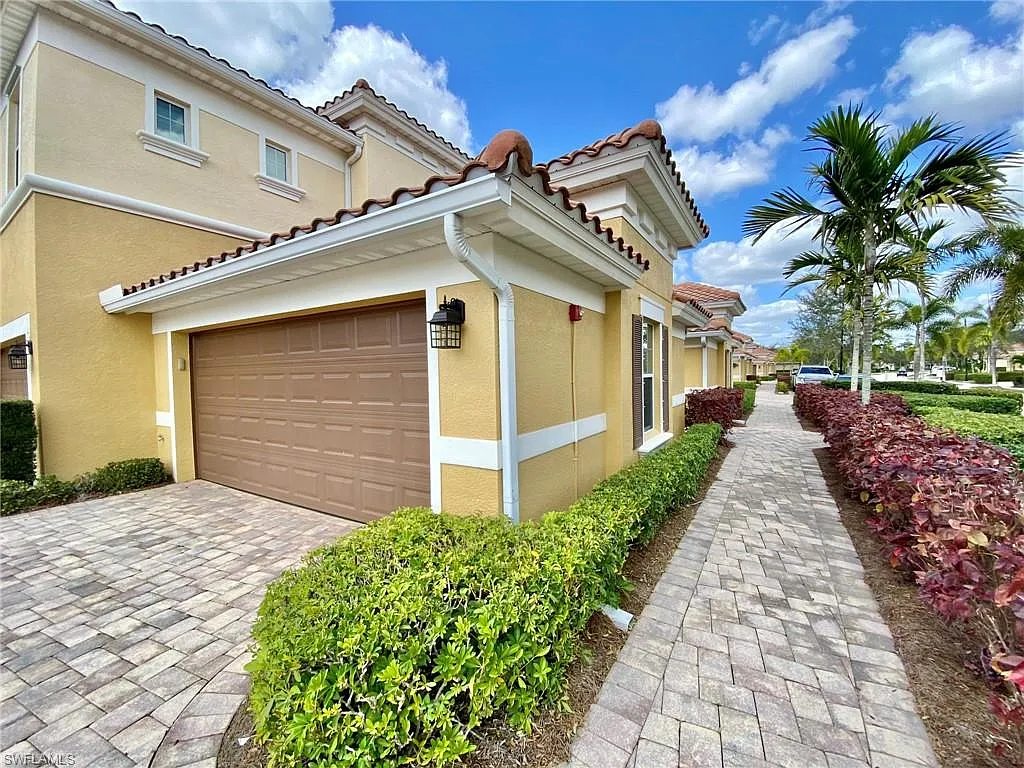 3 bed, 2.5 bath, 2198 sqft, $3,000 — Photo 2