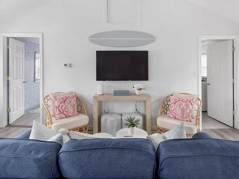 30 Roosevelt Rd #1 — Photo 13