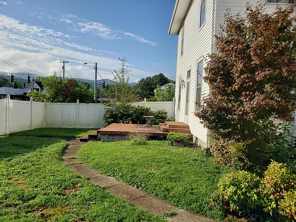 3rd image of 2402 Cumberland Ave