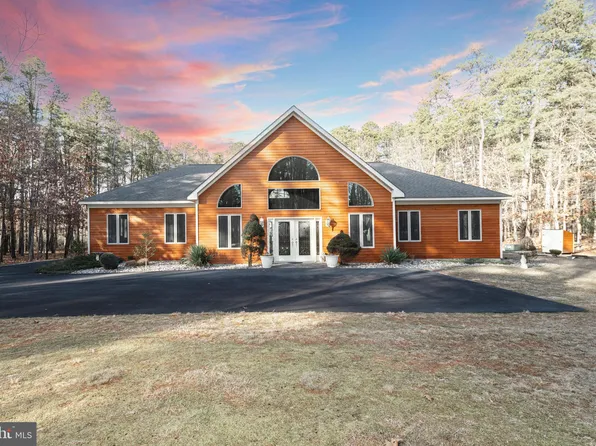 33 Braddock Ave, Hammonton, NJ 08037