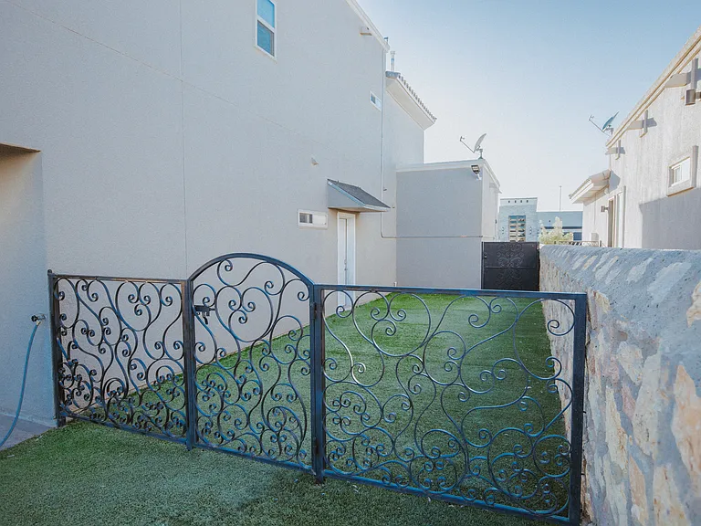 2708 Tierra Murcia St — Photo 15