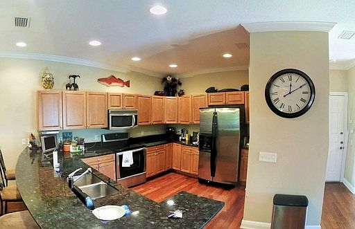 3rd image of 226 Valencia Cir