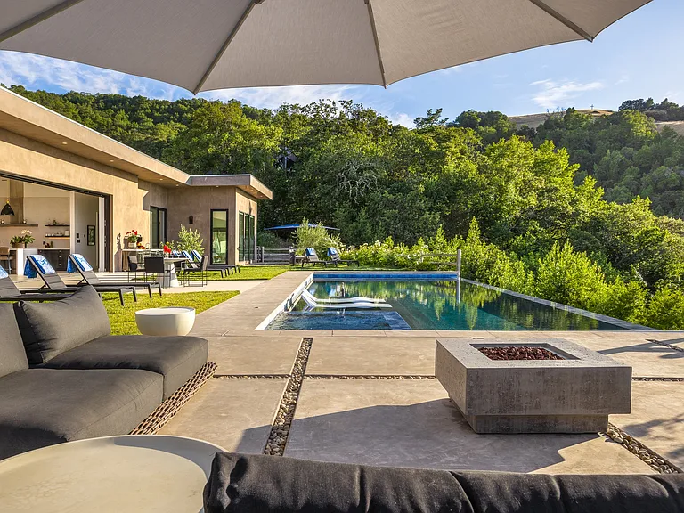 6568 Sonoma Mountain Rd — Photo 105