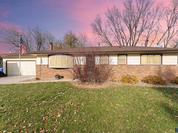 5308 W 33rd St, Sioux Falls, SD 57106