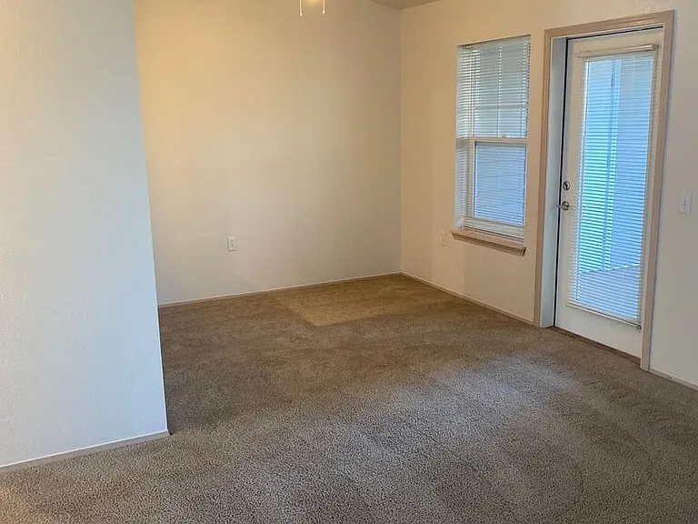 Sunrise Pointe Apartments — Photo 6
