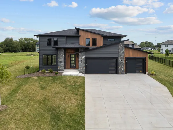 383 Madison Dr, Riverdale, IA 52722