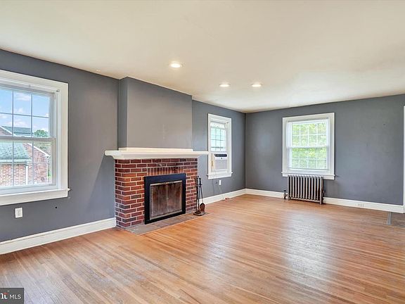 4th image of 2024 Spring St