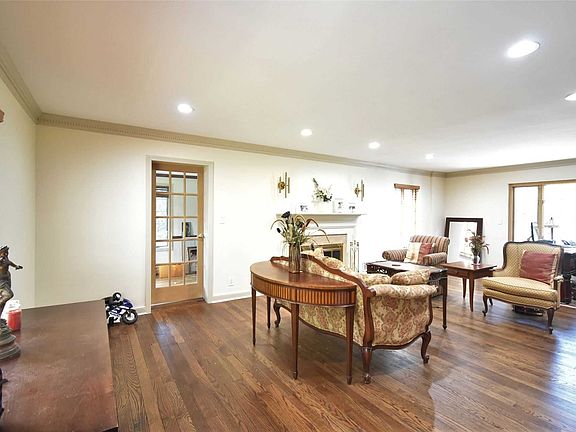5th image of 47 Blackburn Ln