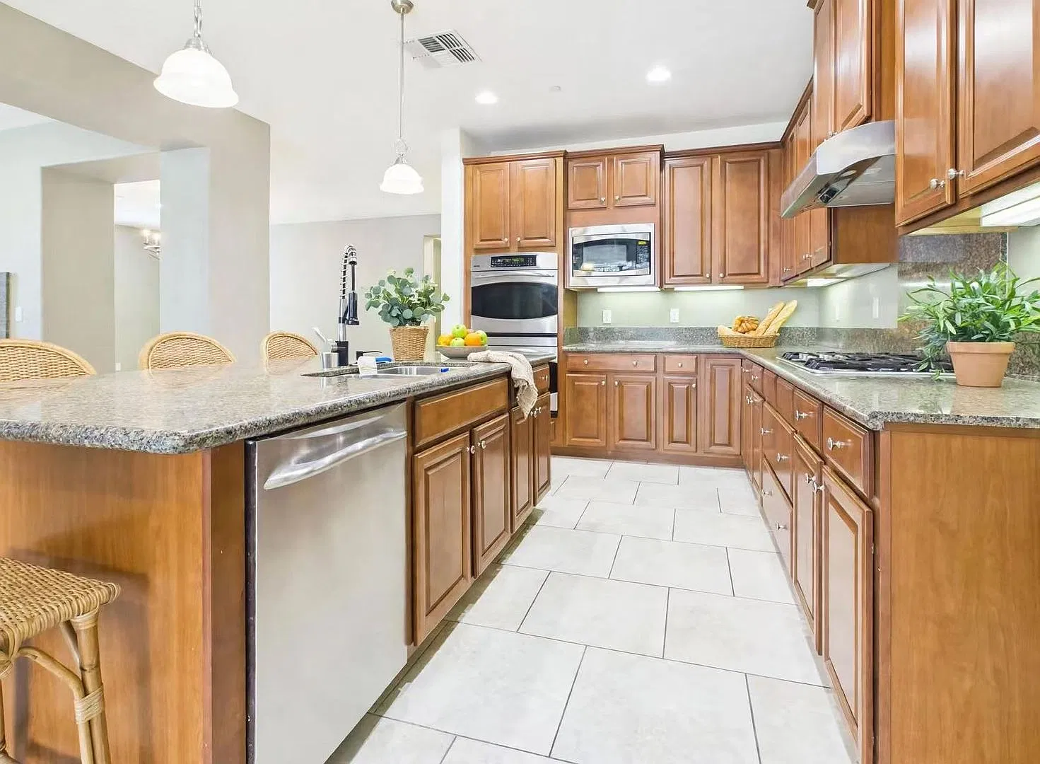 Solar Home Spacious 5-Bedroom in Blackstone with Resort Style Amenities (Unfurnished ) — Photo 4