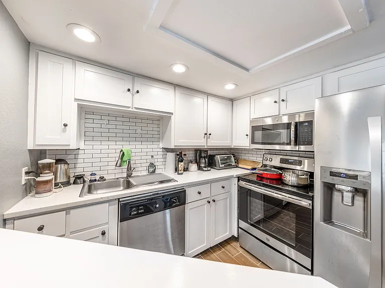 1500 Woodlawn Blvd #4 — Photo 16