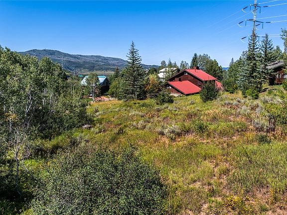 4th image of 235 Huckleberry Lane