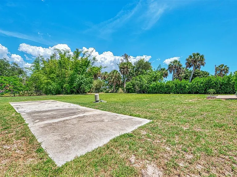 2340 Palmetto St — Photo 44