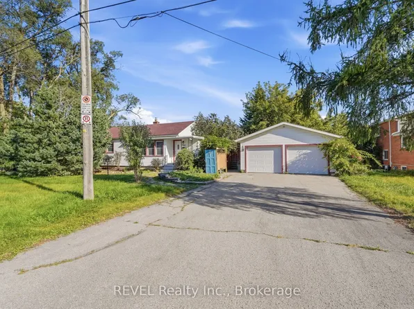 7962 Booth St, Niagara Falls, ON L2H 1E8