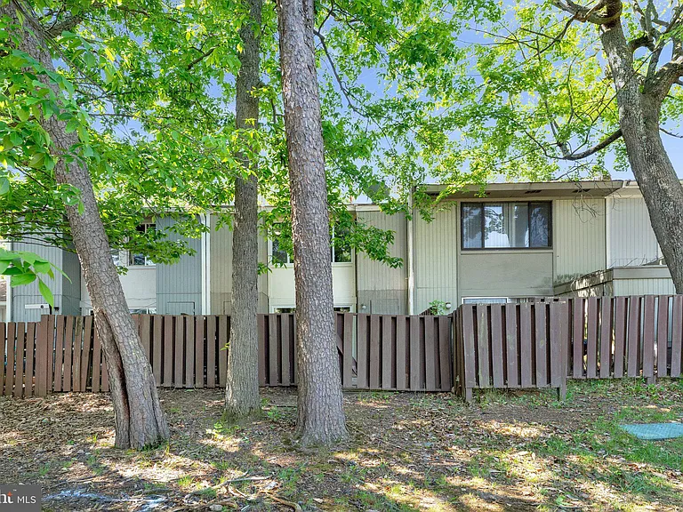 2202 Southgate Sq — Photo 21