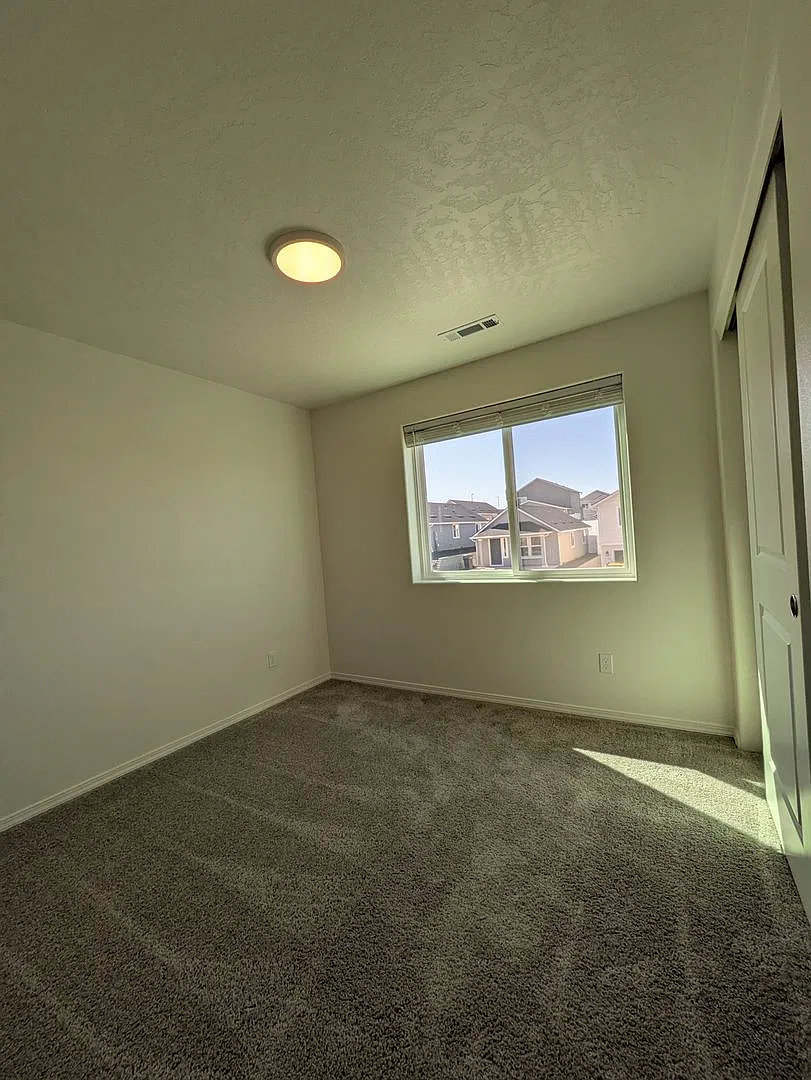 Brand new 3 bedroom/2.5 bathroom ready for move in — Photo 4