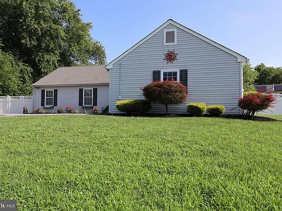 2nd image of 8 Holmes Ln