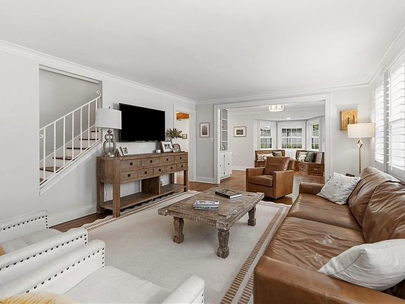 4th image of 2109 W 50th St