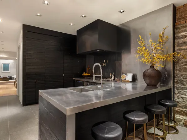 80 Washington Place image 25 of 26