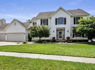 11 Cameron Ct, Bloomington, IL 61704