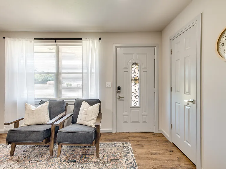 2841 Cambridge Ct — Photo 17
