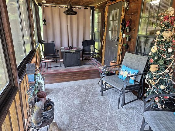 5th image of 40 Wilderness Ct