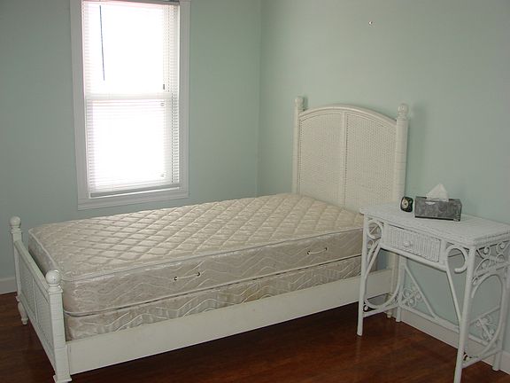3rd image of 200 Cherry St